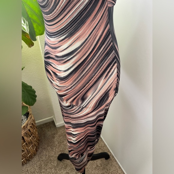 Dress - Picture 8 of 9